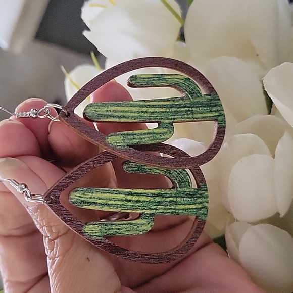 Western motif cactus dangly earrings - Picture 1 of 2